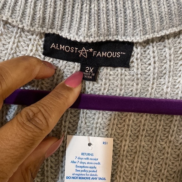 ALMOST FAMOUS sweater - Picture 7 of 8